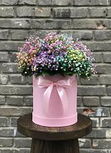 Цветочная композиция из Гипсофила и Розы в шляпной коробке в Воронежском