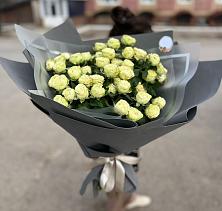 Букет Белые кустовые розы Солинеро в Воронежском