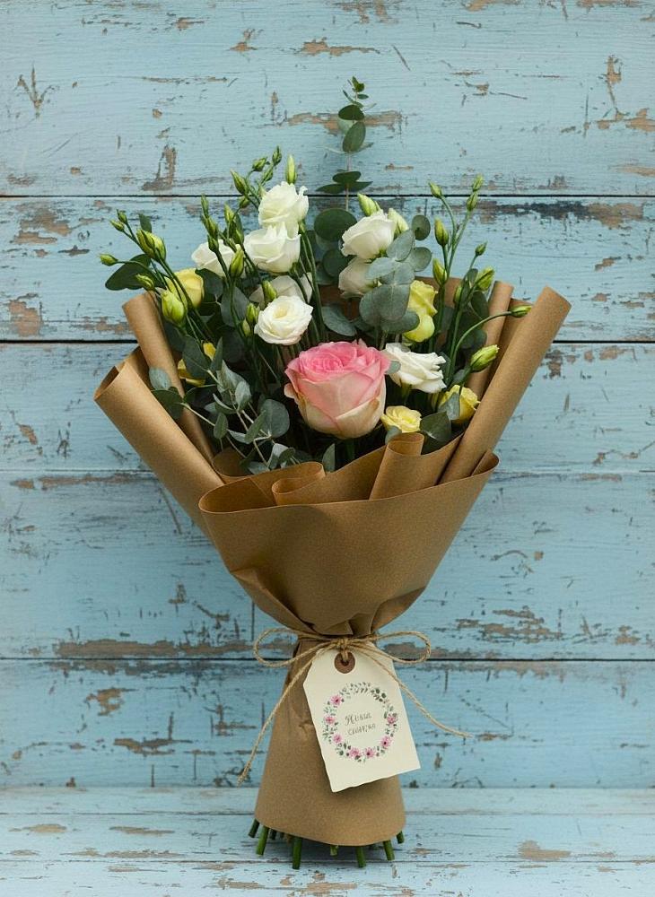 Букет цветов из: Розы и Лизиантусы в Воронежском