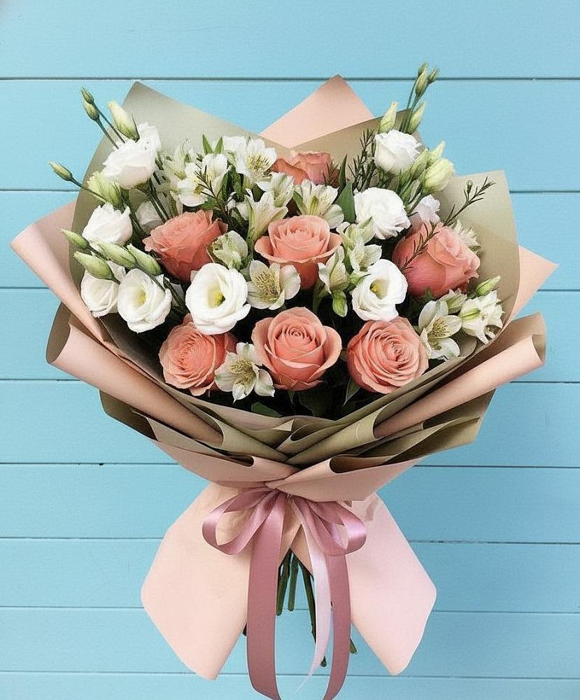 Букет цветов из: Розы, Альстромерии и Лизиантусы в Воронежском