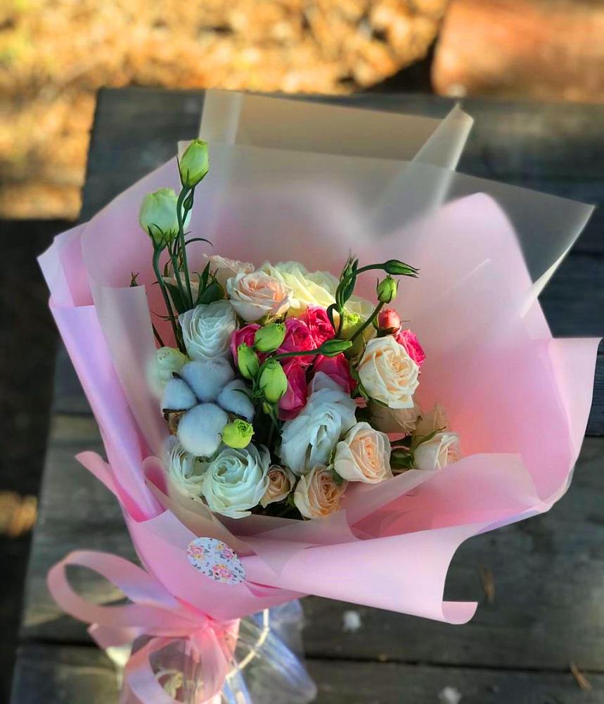 Букет цветов из: Розы и Лизиантусы в Воронежском