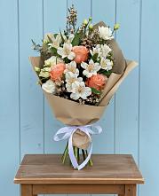 Букет цветов из:  Альстромерии, Лизиантусы, Розы и Хризантемы в Воронежском