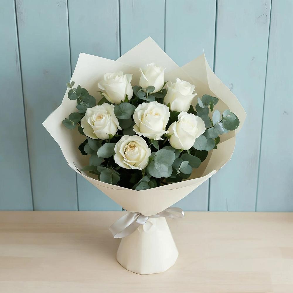 Букет Белые розы в Эвкалипте в Воронежском
