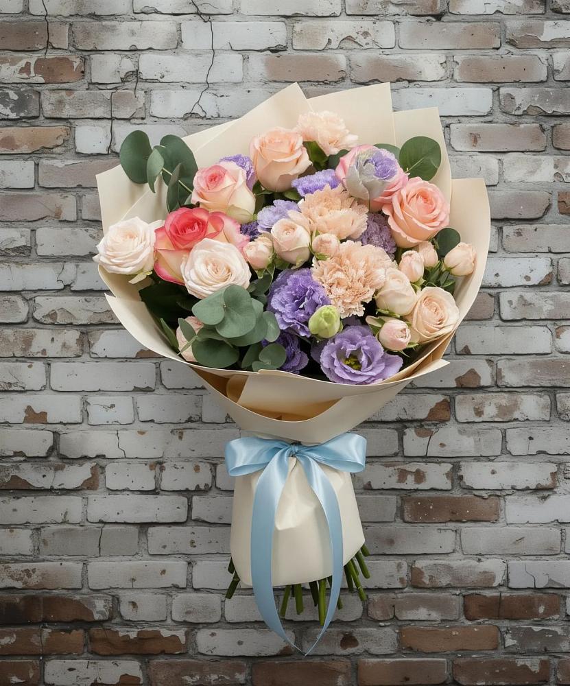 Букет цветов из: Розы, Лизиантусы и Гвоздики в Воронежском