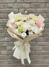 Букет цветов из:  Гвоздики, Розы, Лизиантусы и Хризантемы в Воронежском