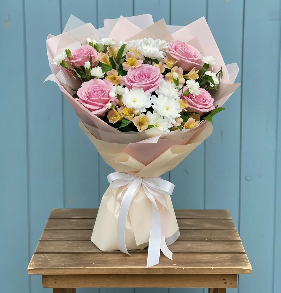 Букет цветов из: Гвоздики, Орхидеи и Розы в Воронежском