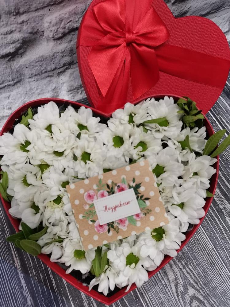 Цветочная композиция из Хризантемы в виде сердца в Воронежском