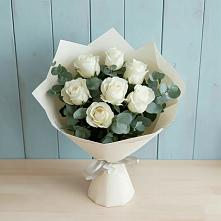 Букет Белые розы в Эвкалипте в Воронежском