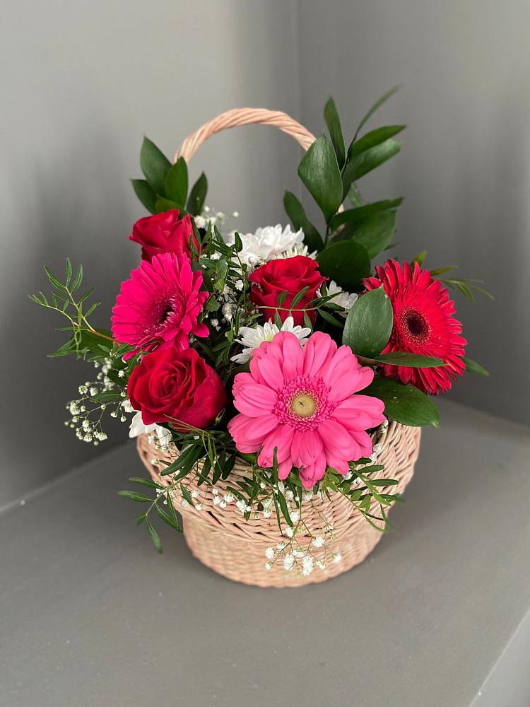 Цветочная композиция из Розы, Хризантемы и Герберы в корзине в Воронежском