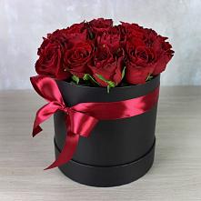 Цветочная композиция из Розы в шляпной коробке в Воронежском