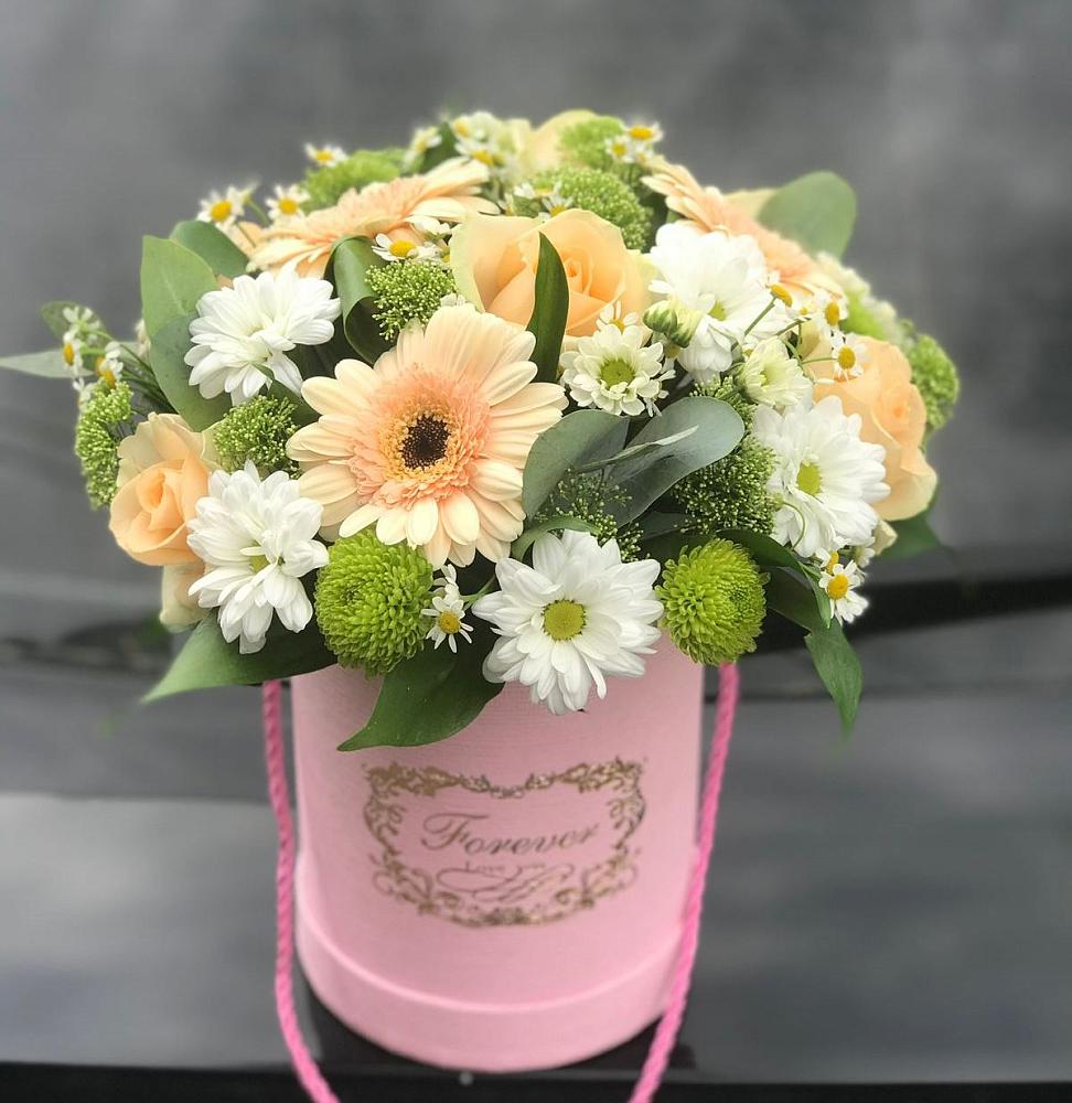 Цветочная композиция из Розы, Герберы и Хризантемы в шляпной коробке в Воронежском