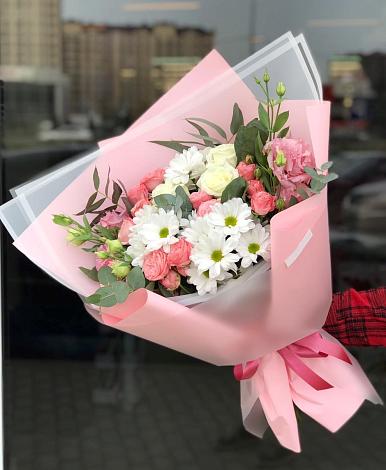 Букет цветов из: Розы, Лизиантусы и Хризантемы в Воронежском