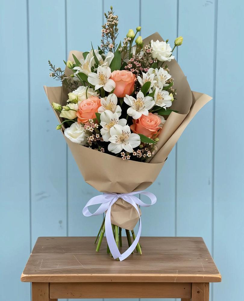 Букет цветов из: Альстромерии, Лизиантусы, Розы и Хризантемы в Воронежском