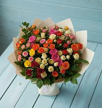 Букет Микс из разноцветных кустовых роз в Воронежском